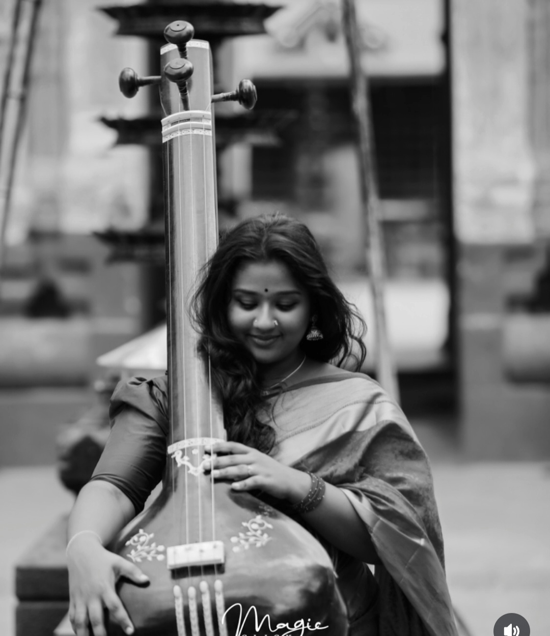 Niranjana Rema with a tanpura