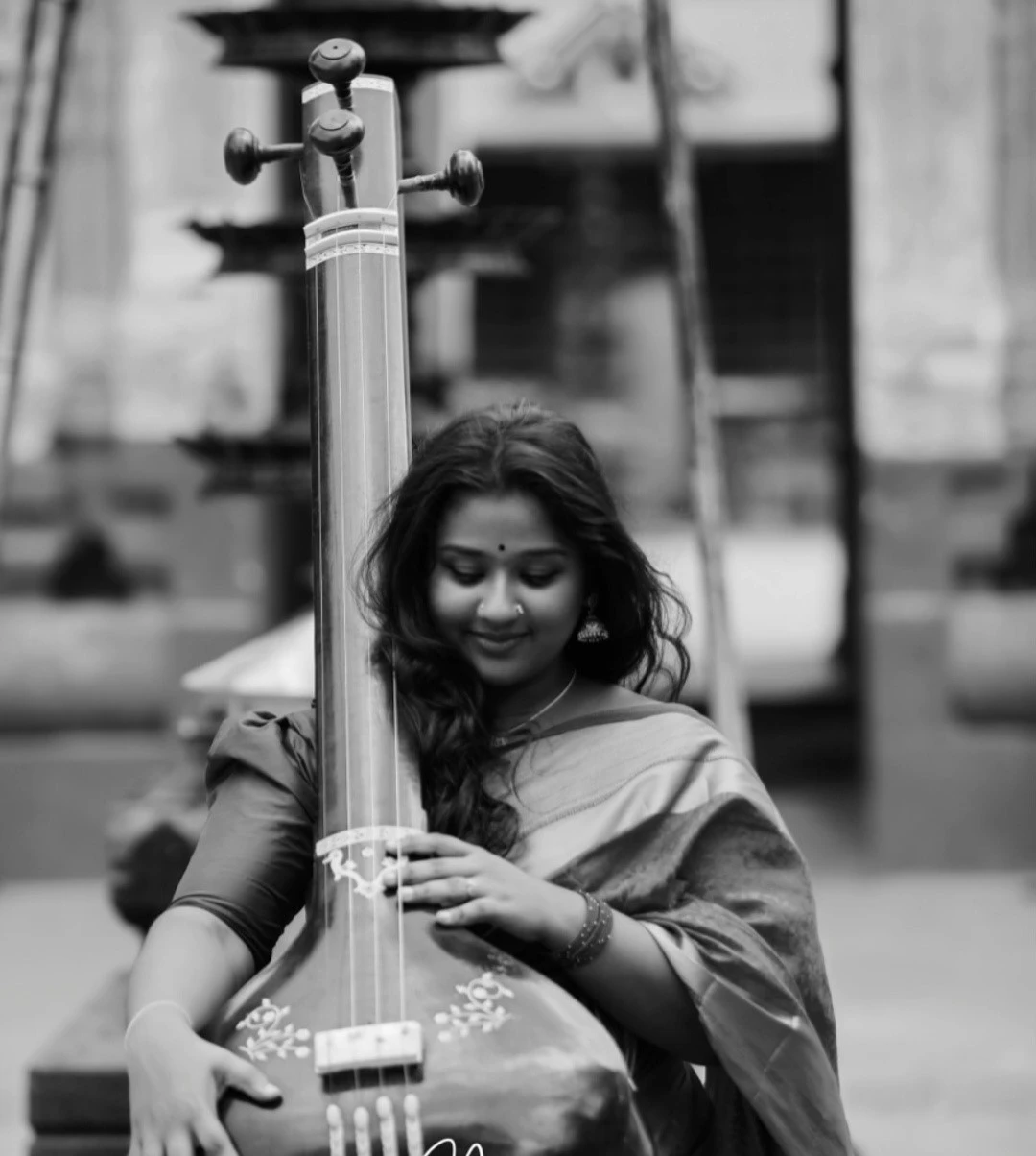 Niranjana Rema with a tanpura